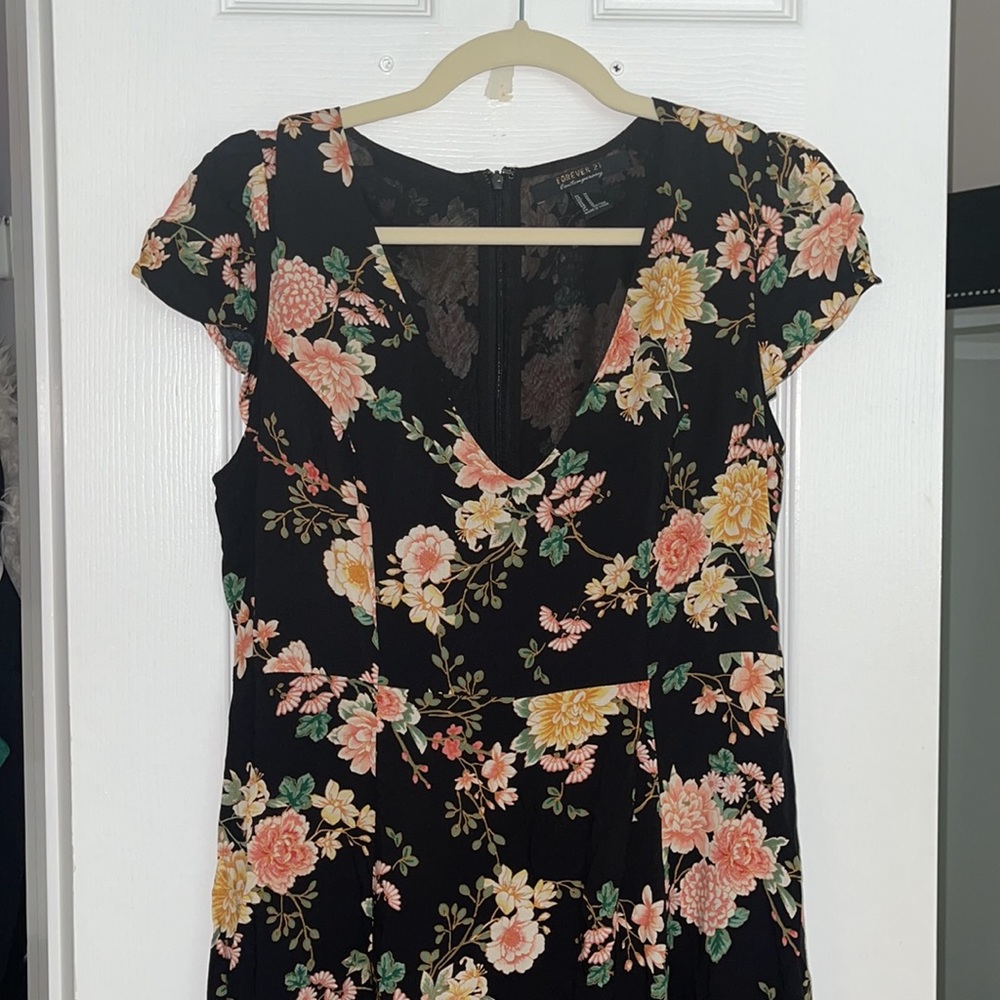 Forever 21, Size M, Black with flowers